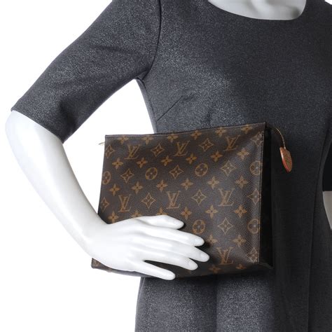 louis vuitton toiletry pouch 26 game on monogram|Louis Vuitton zipper pouch.